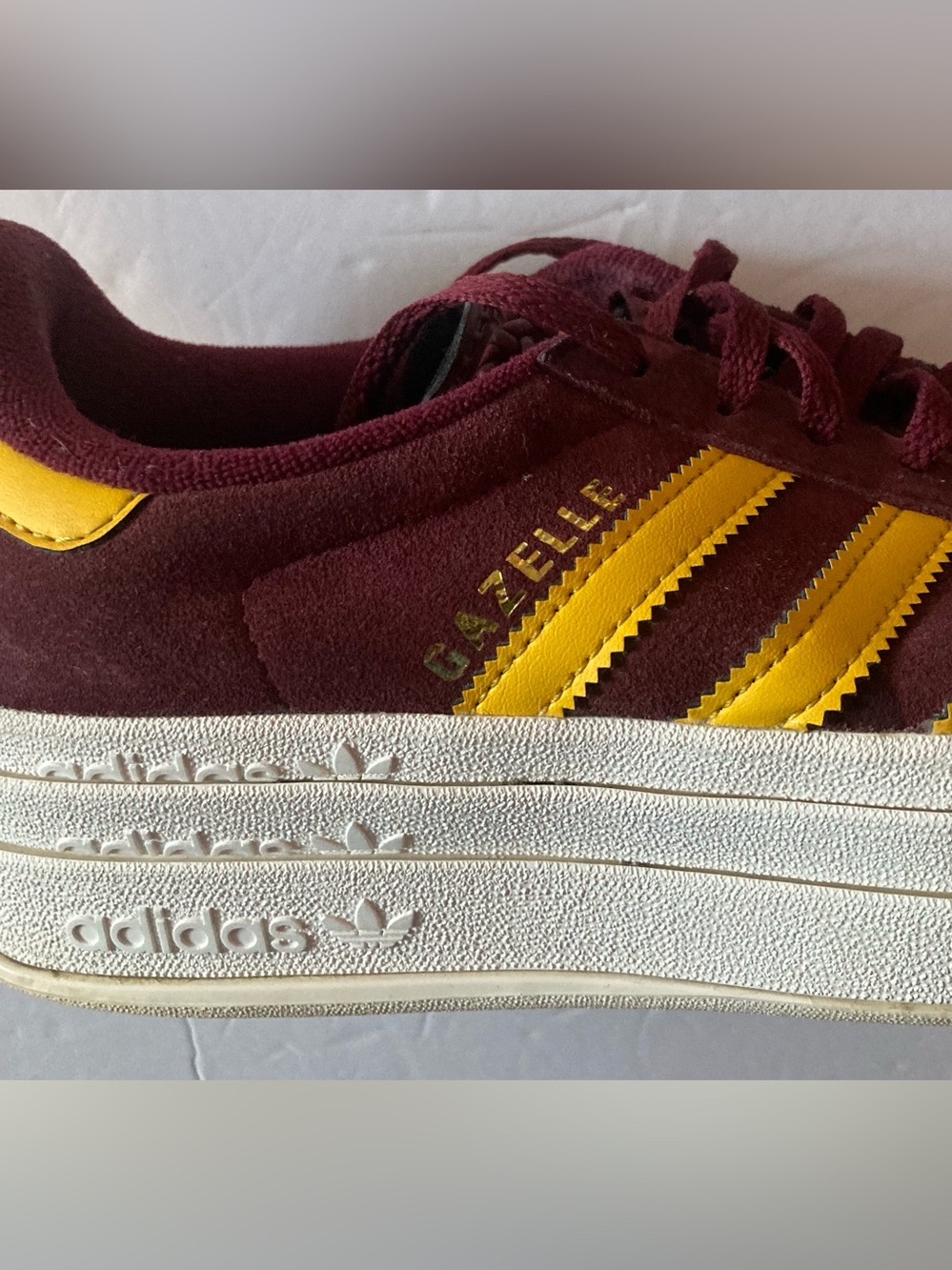 adidas GAZELLE Women’s SZ 7.5  Burgundy Suede Sneakers with Gold Stripes